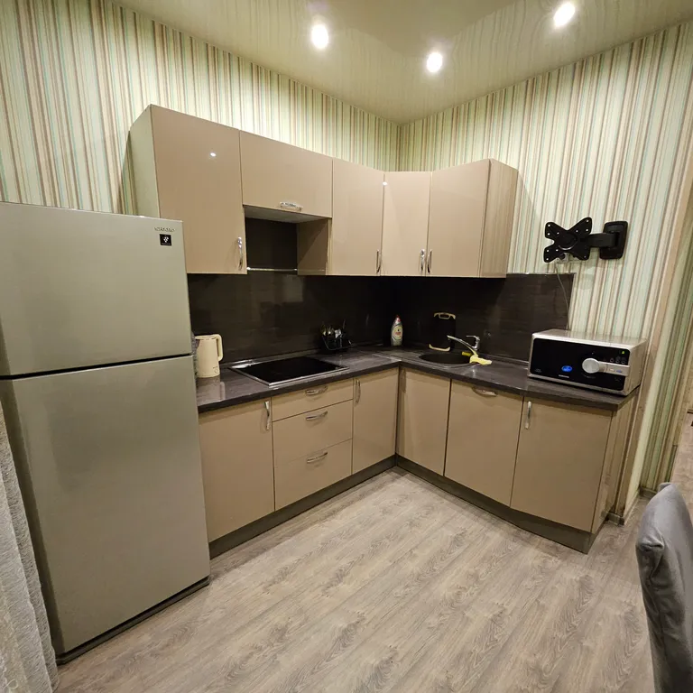 Большая квартира с лоджией в центре города