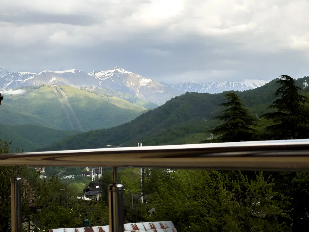 Люкс с видом на горы и балконом