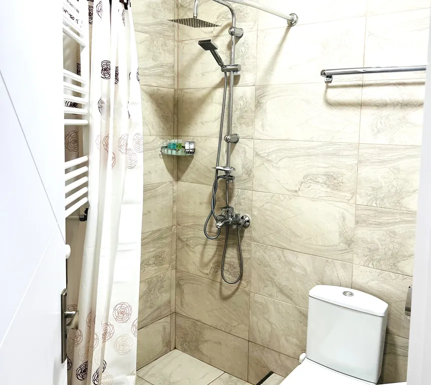 Уютно и стильно в центре города, близко к старому Тбилиси