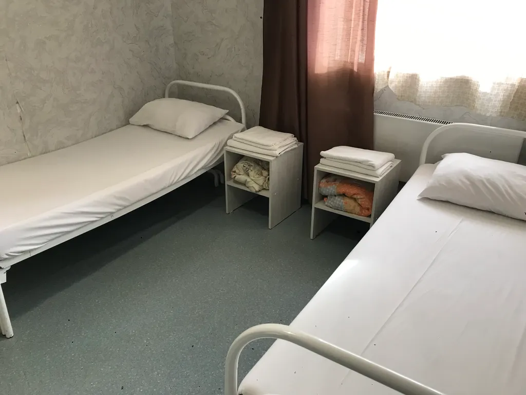 С двумя раздельными кроватями