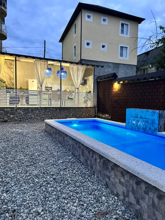 Уютный дом с бассейном и печью