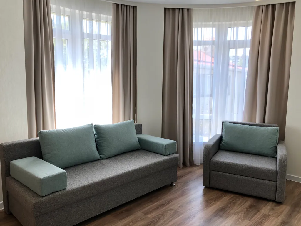 Семейные апартаменты с балконом №02 на 5 человек