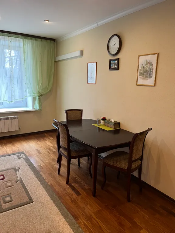 Большая уютная трехкомнатная квартира в тихом месте