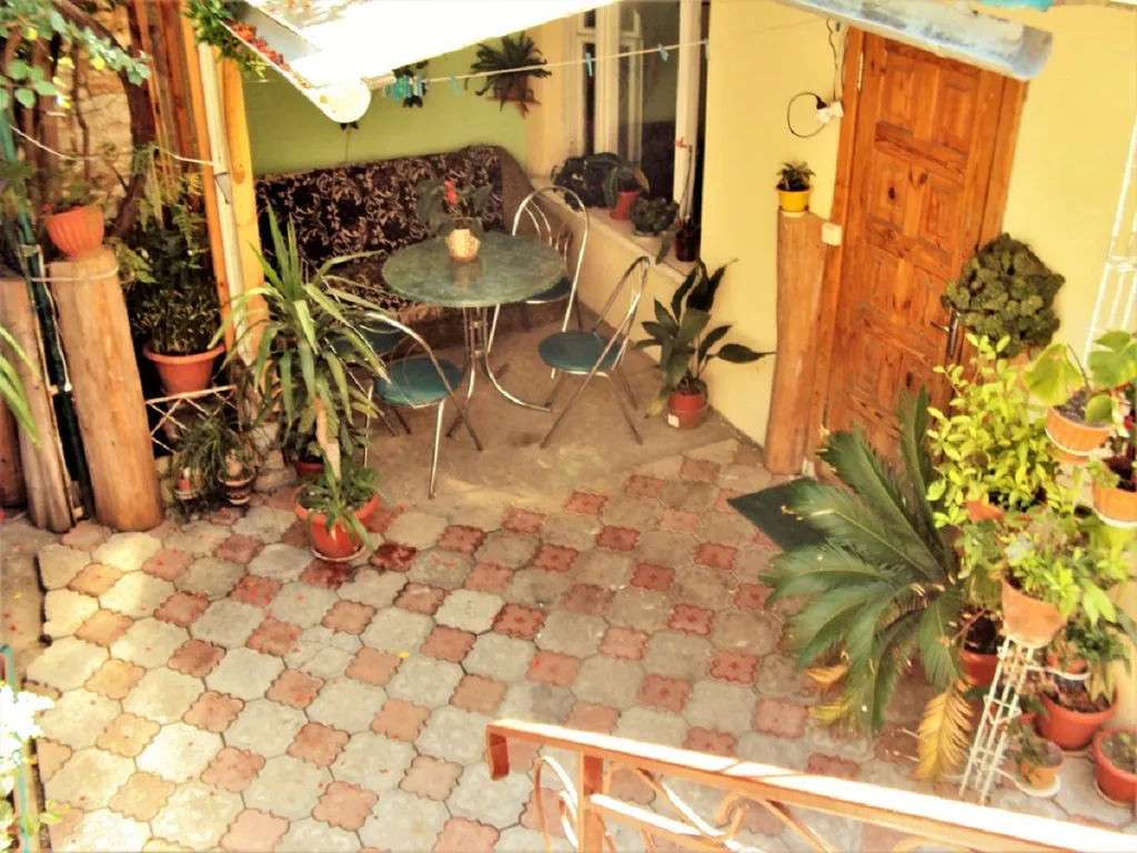 Домик в цветах