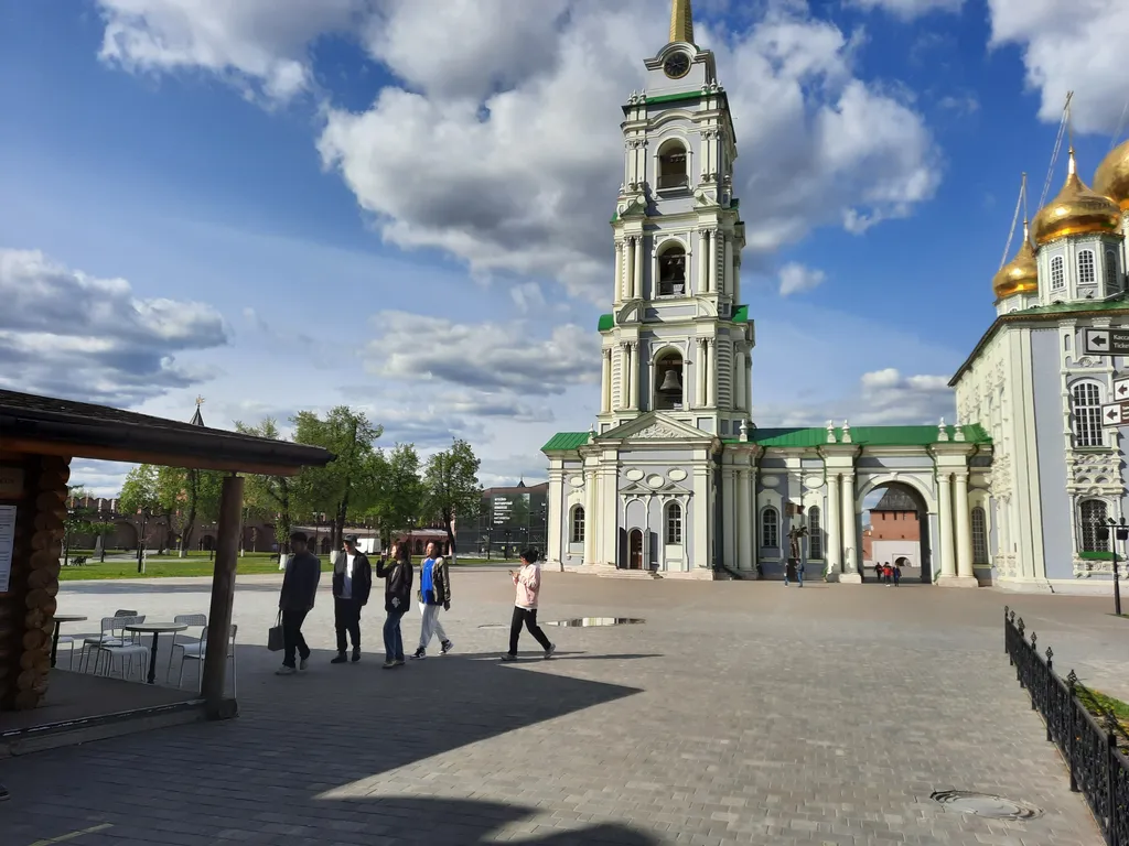 Студия через мост от Кремля