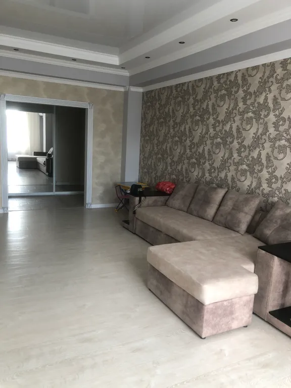 Просторная в центре, аэропорт 5 мин машиной, прекрасный вид на гору