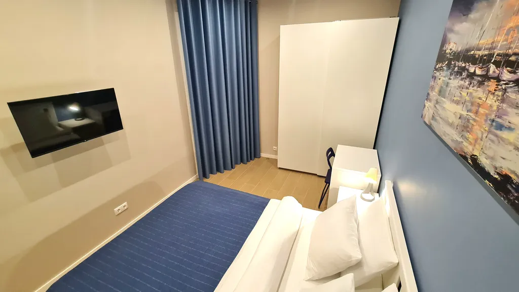 Квартира-студия с изолированной спальней и балконом в приморском парке