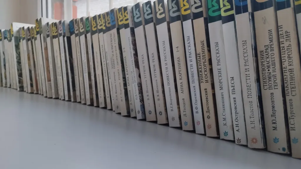 Коттедж в центре города с камином, аэрохоккеем, спортзалом и библиотекой