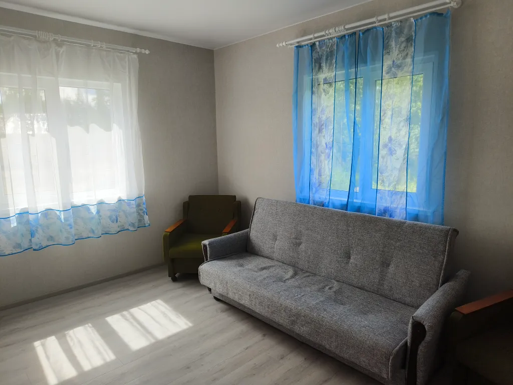 Уютный домик с сауной в тихой части города в окружении зелени