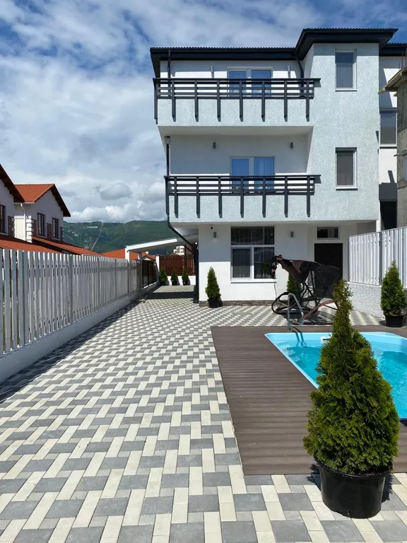 6-комнатный Дом