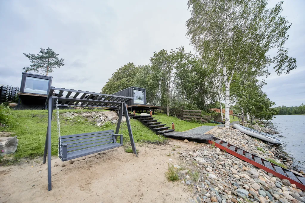 Домик на 2 с окном в потолке прямо на берегу