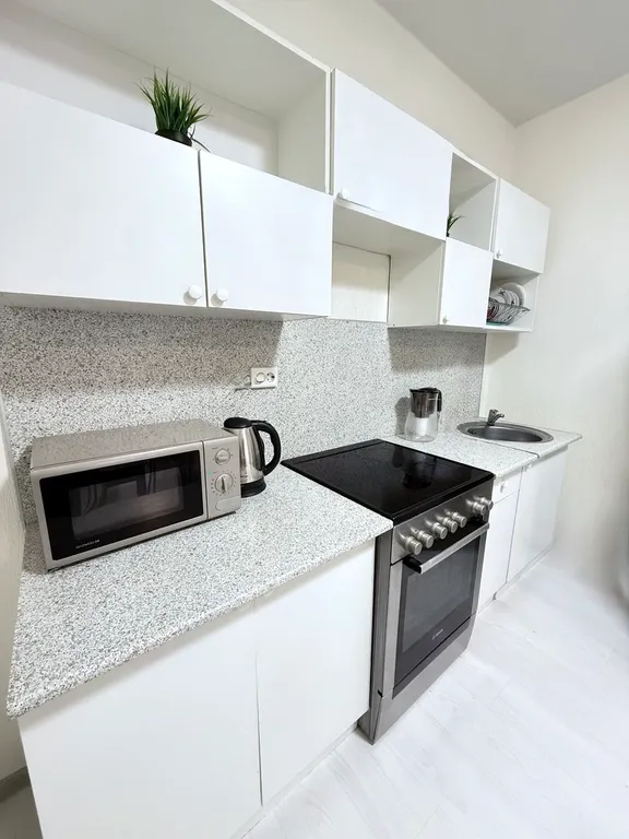 Еврдвушка в развитом районе