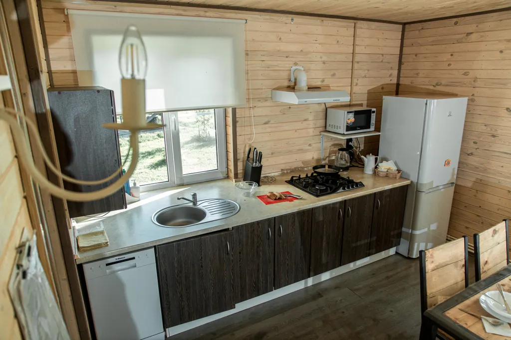 Дом у пруда