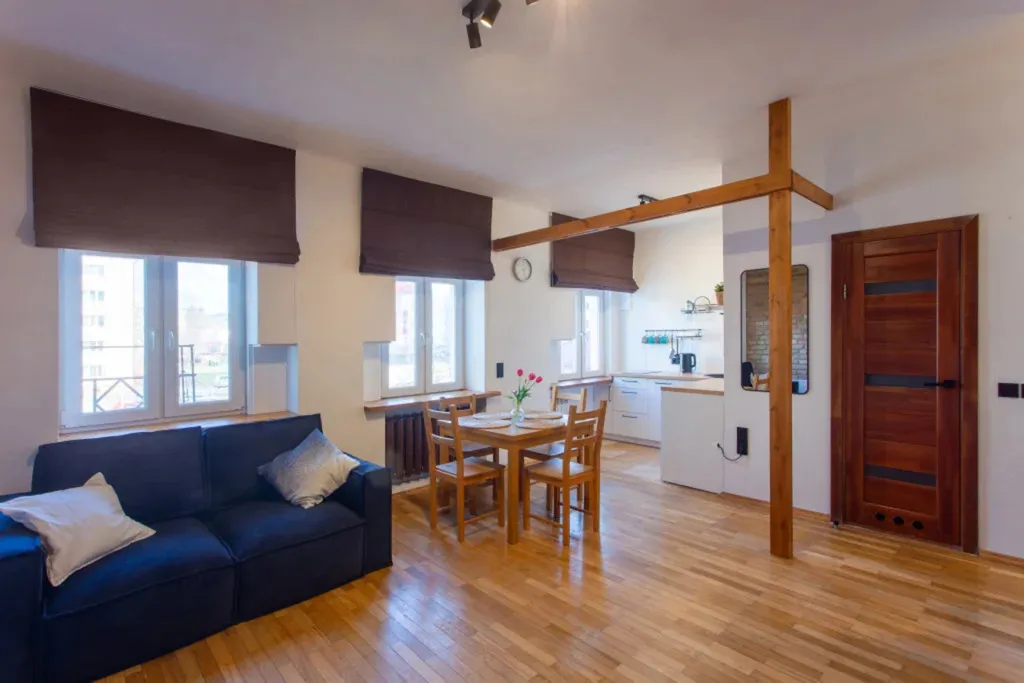 Студия Wood на булыжной мостовой от Mascaron Apartments