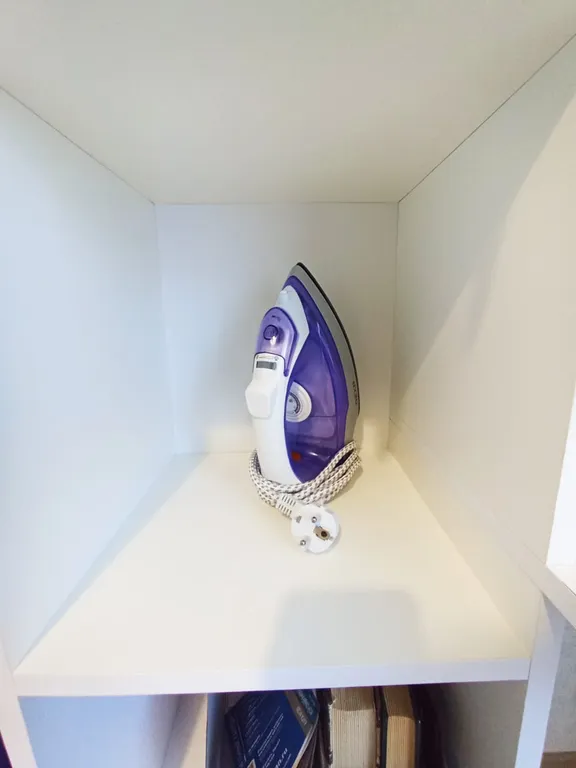 Комната-студия в общежитии в центре города.