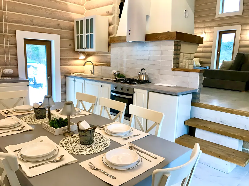 Дом на скале с видом на озеро