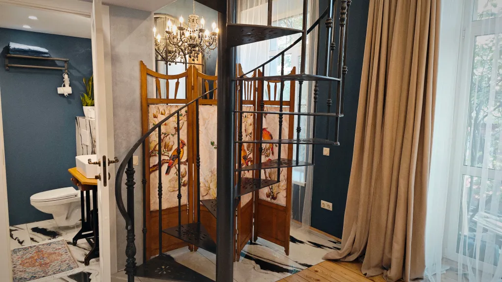 Апартамент винтаж со своим двориком в центре