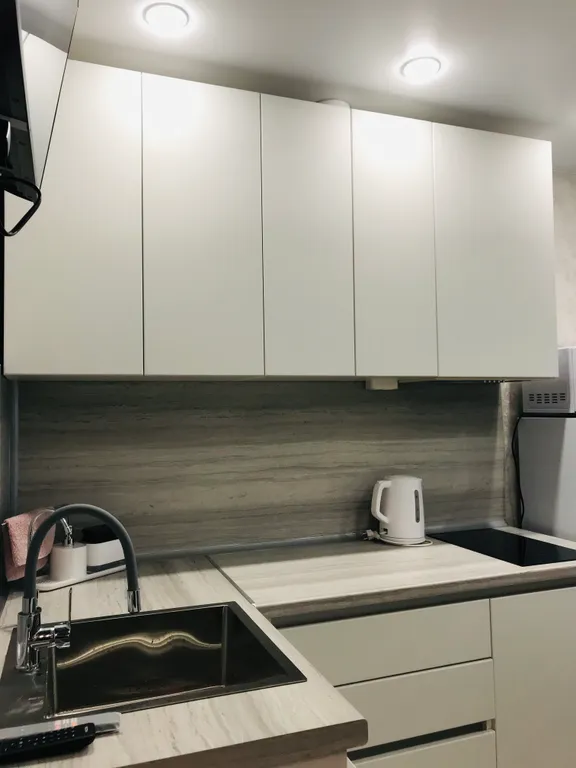 Современная шикарная с новым дизайнерским ремонтом квартира