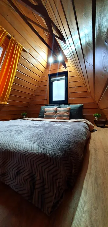 Уютный домик в стиле а-фрейм