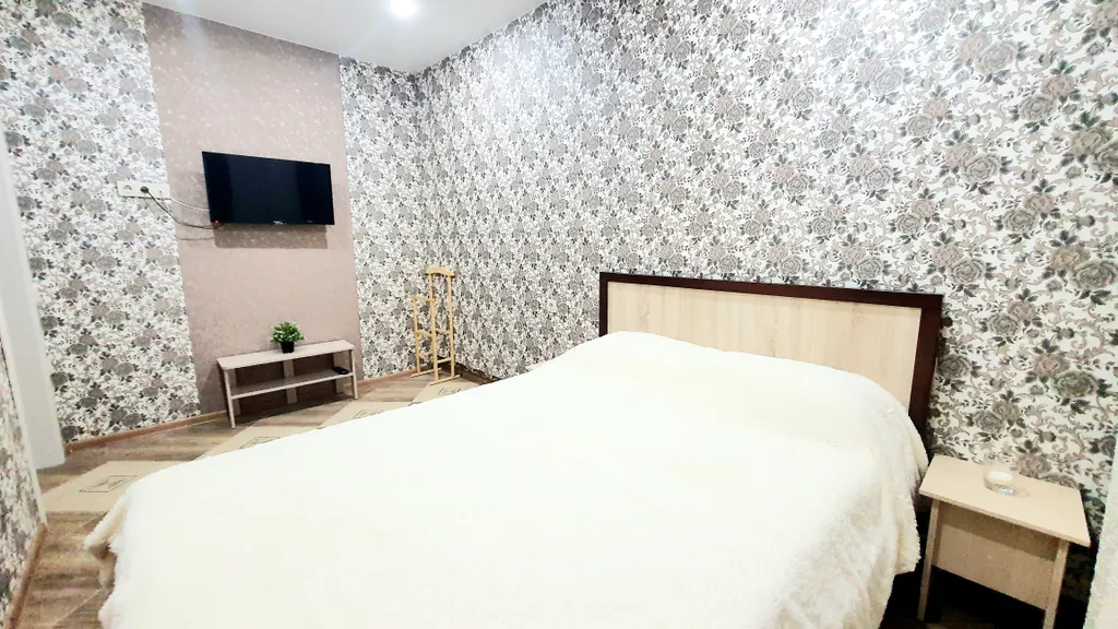 Уютный дом с собственным двором, навесом и парковкой