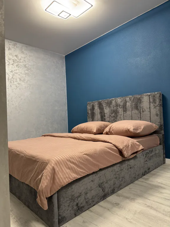 Уютная дизайнерская квартира в центральном районе города — аренда посуточно в Сургут