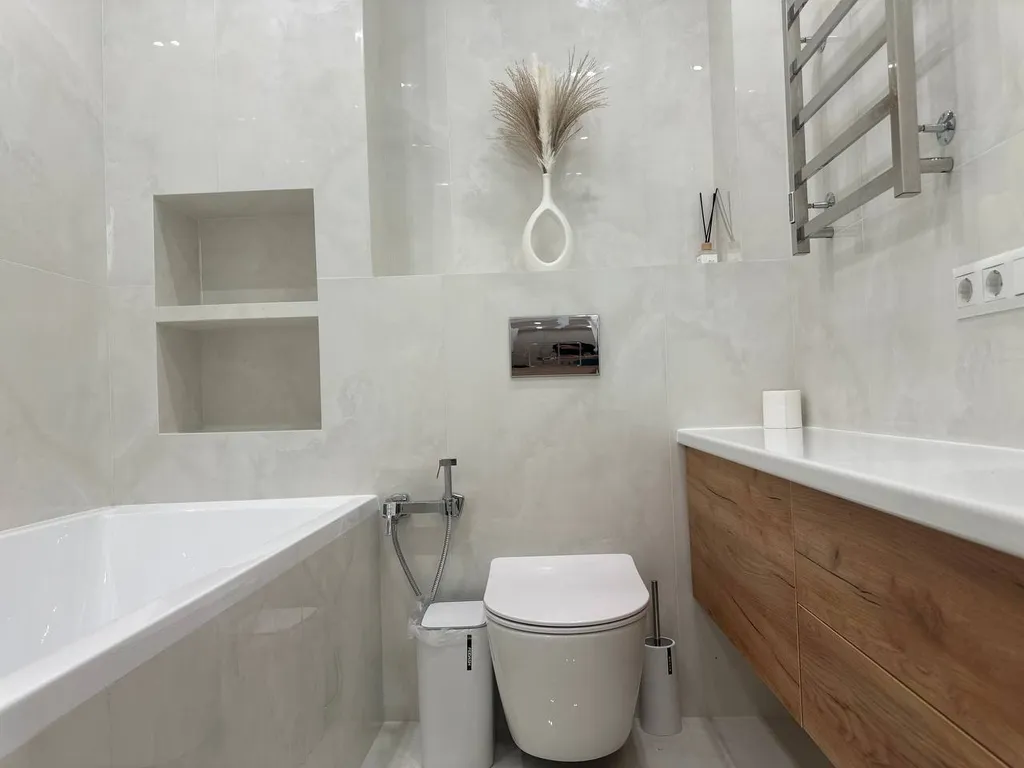 Continental apt near complex Vefa center