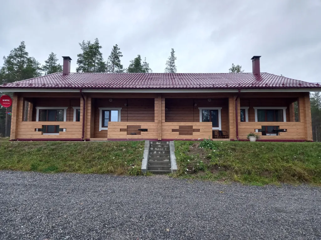 Уютный дом на берегу озера