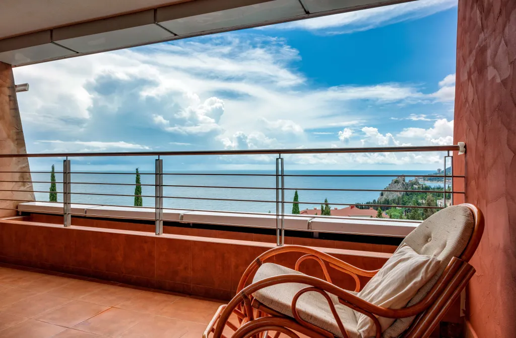 Трехкомнатная квартира с видом на море и горы