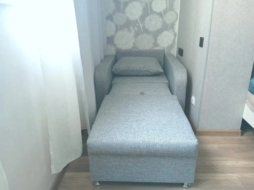 Просторная студия рядом с большим торговым центром