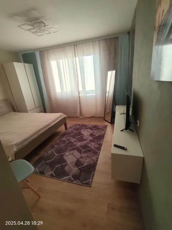 Уютная двухкомнатная квартира с видом на город и реку с 25 этажа