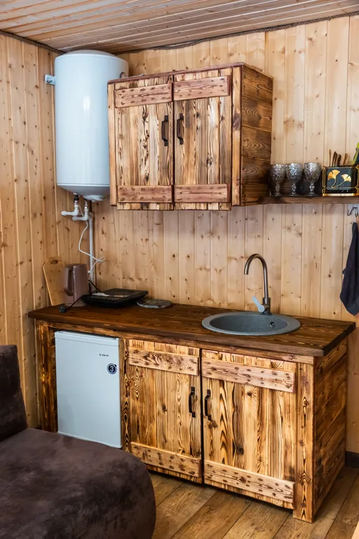 Домик у подножья горы Чегет