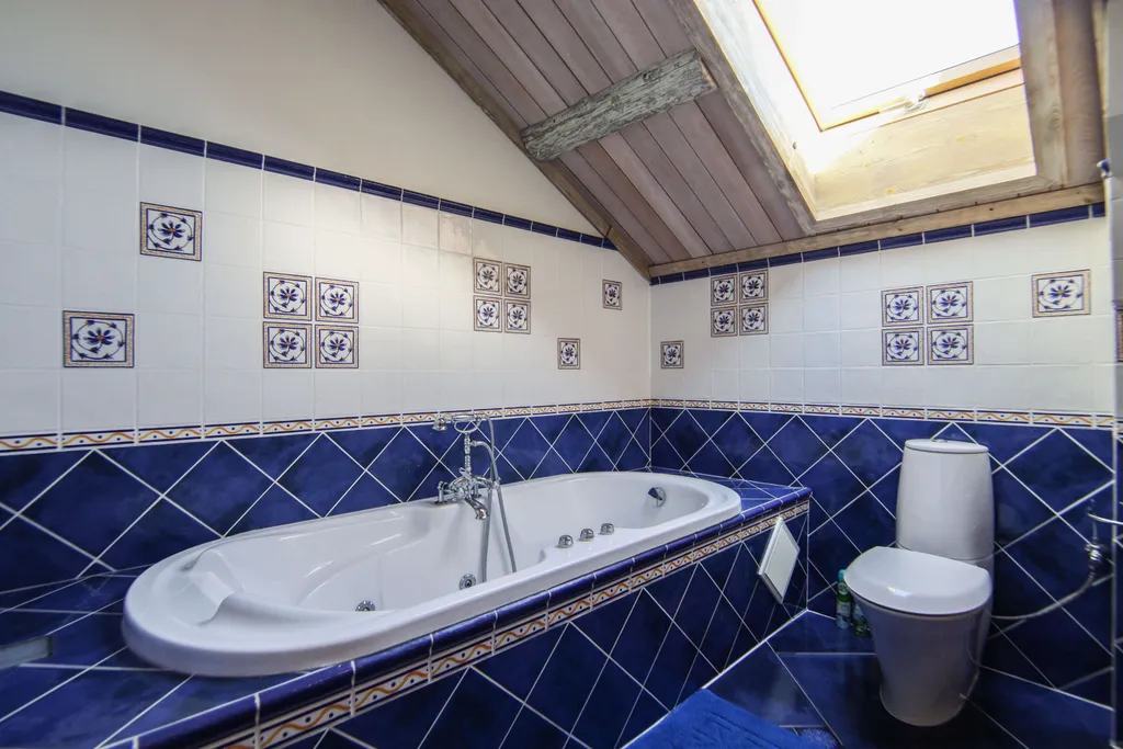 Шале с бассейном и видом на озеро