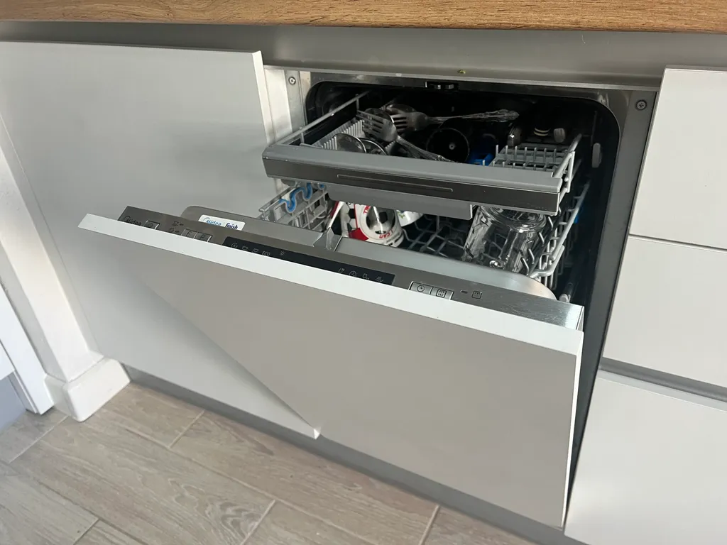 Трехкомнатная со своим выходом во двор на бассейны