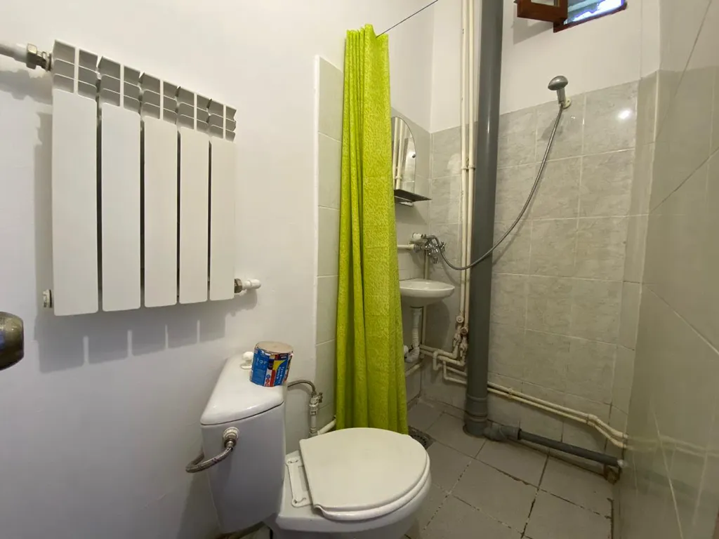 Уютный номер с удобствами и зеленый дворик в частном секторе