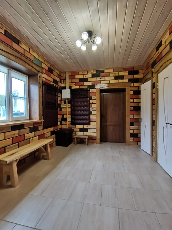 Дом у пруда