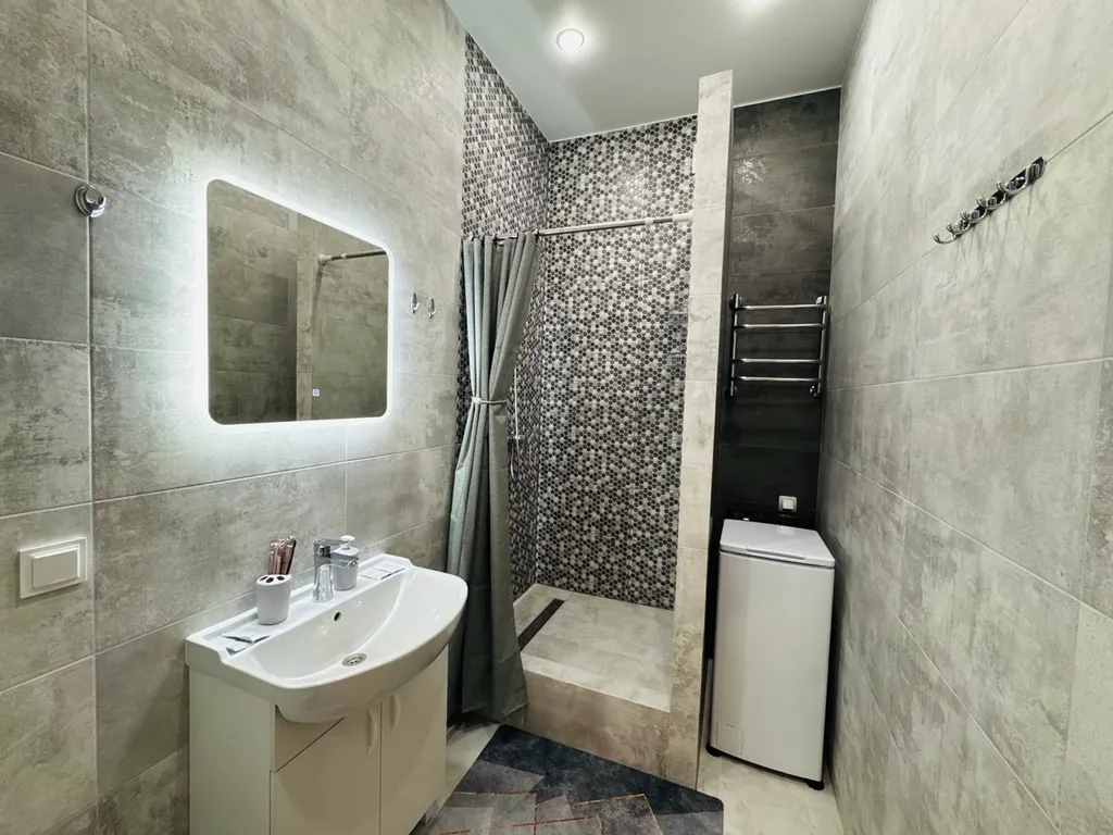 Стильная двухкомнатная квартира в центре города, рядом дворец спорта