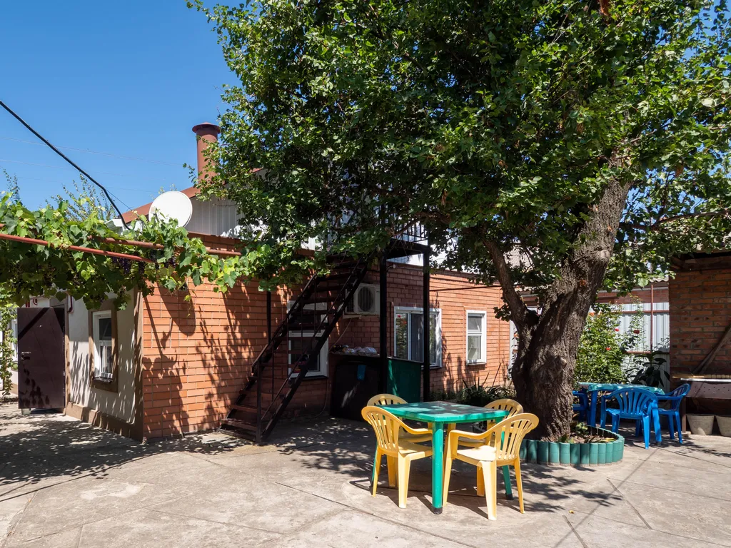 Коттедж Отдельный дом в тени абрикос и винограда — Ейск