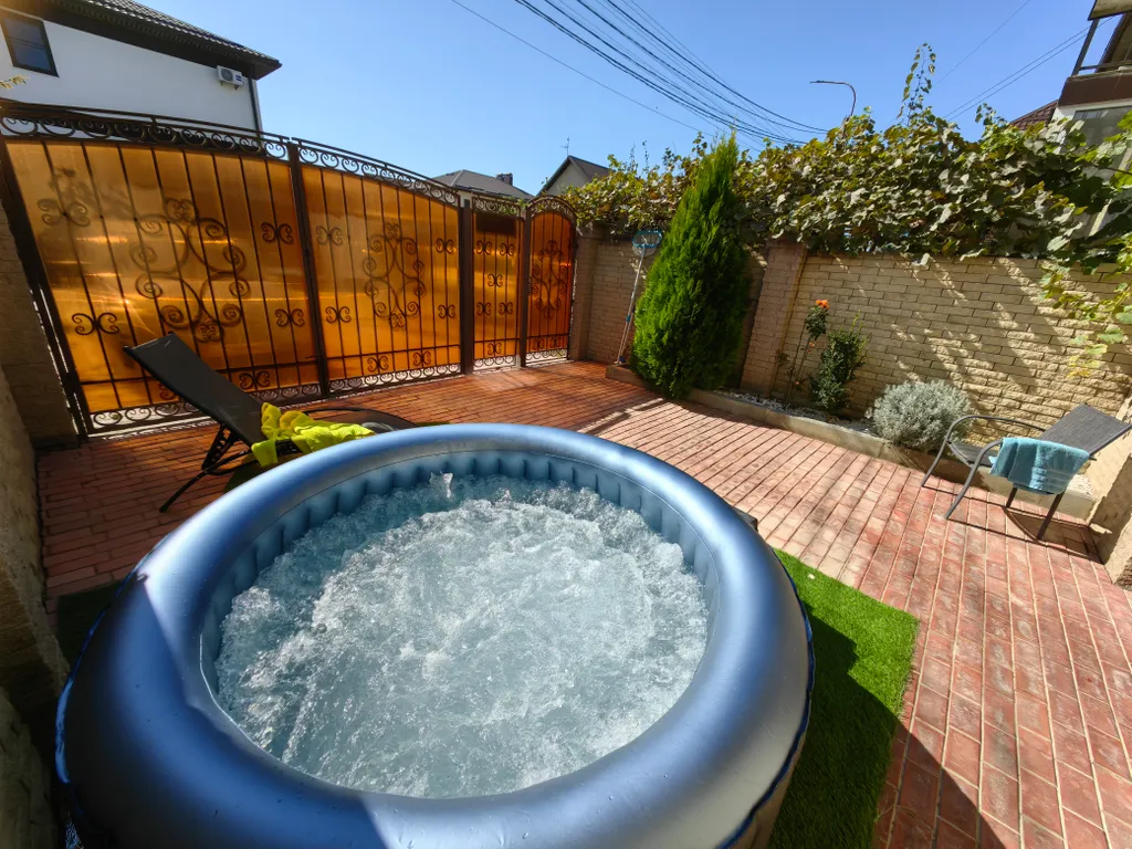 Дом с джакузи с подогревом без хозяев