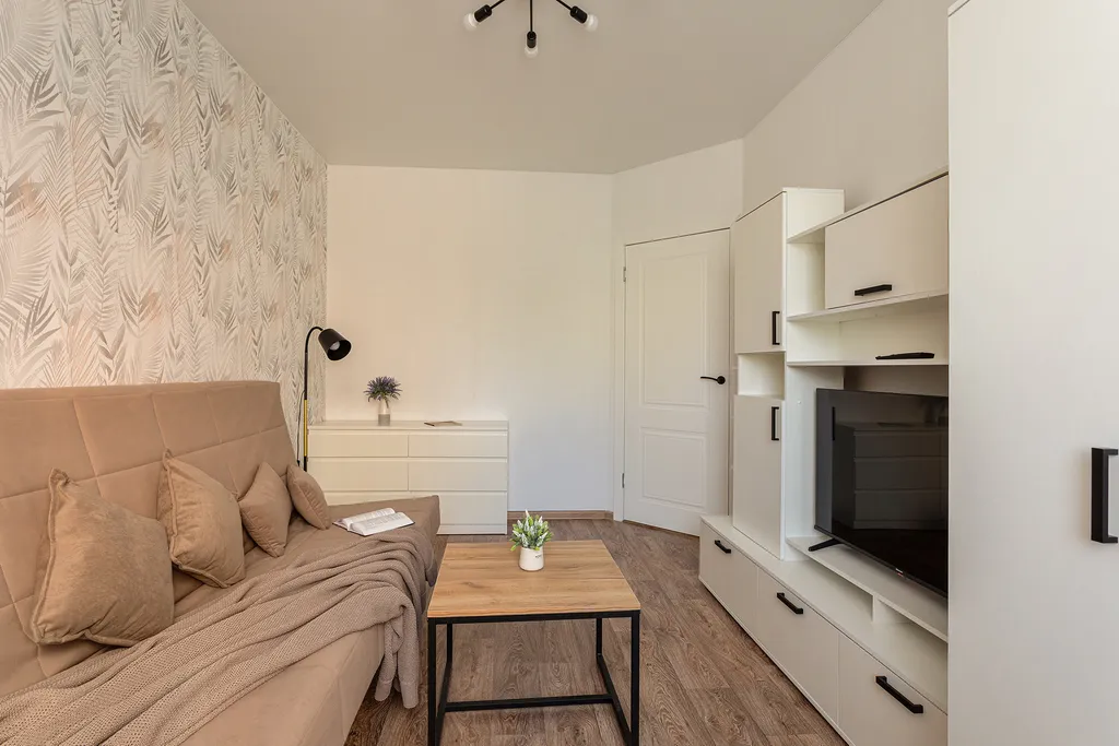 FullHouseApart Двухкомнатная квартира с балконом и детской кроваткой