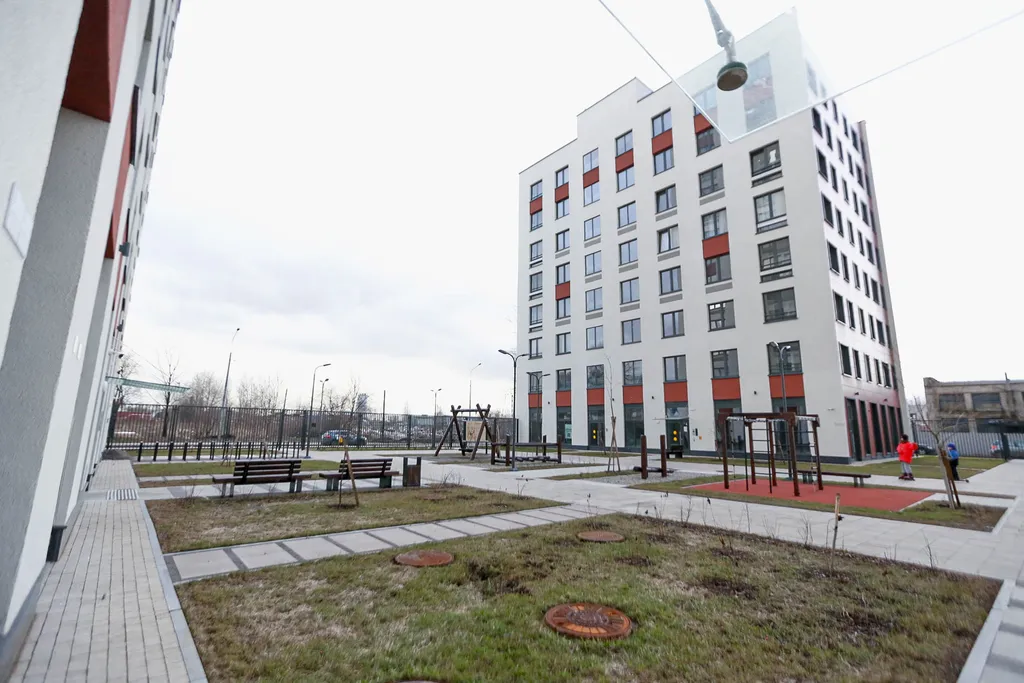 3-х местная квартира с отдельной спальней у метро