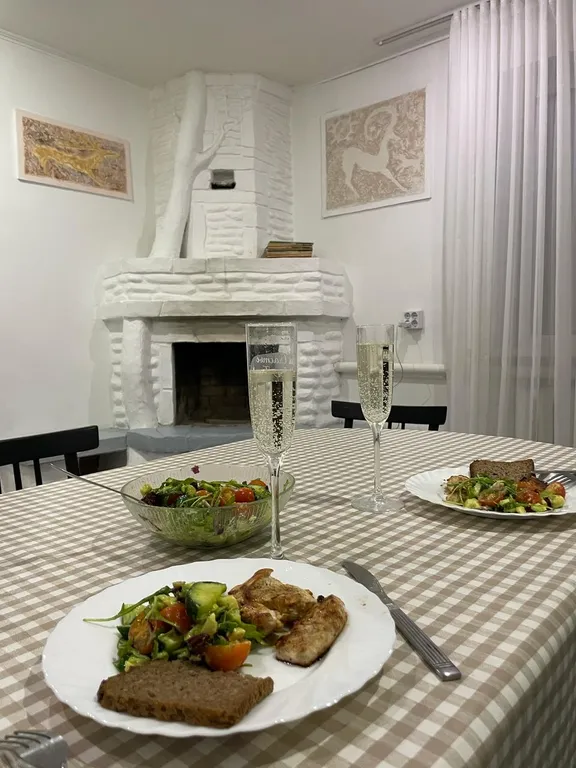 Уютный, теплый дом с камином и 3 спальнями на Алтае, стоимость за дом