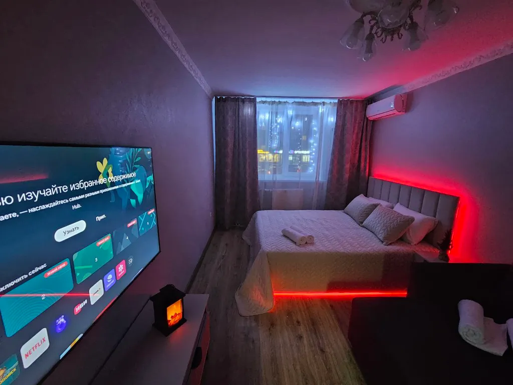 Уютная квартира с удобной транcпopтной рaзвязкой в Крым, заселение 24/7 — аренда посуточно в Таганрог