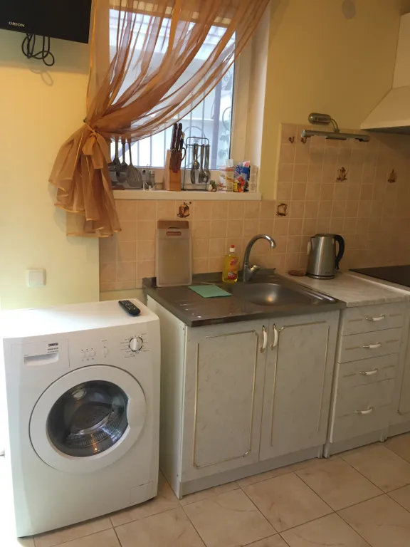 Уютный двухэтажный коттедж  с садом