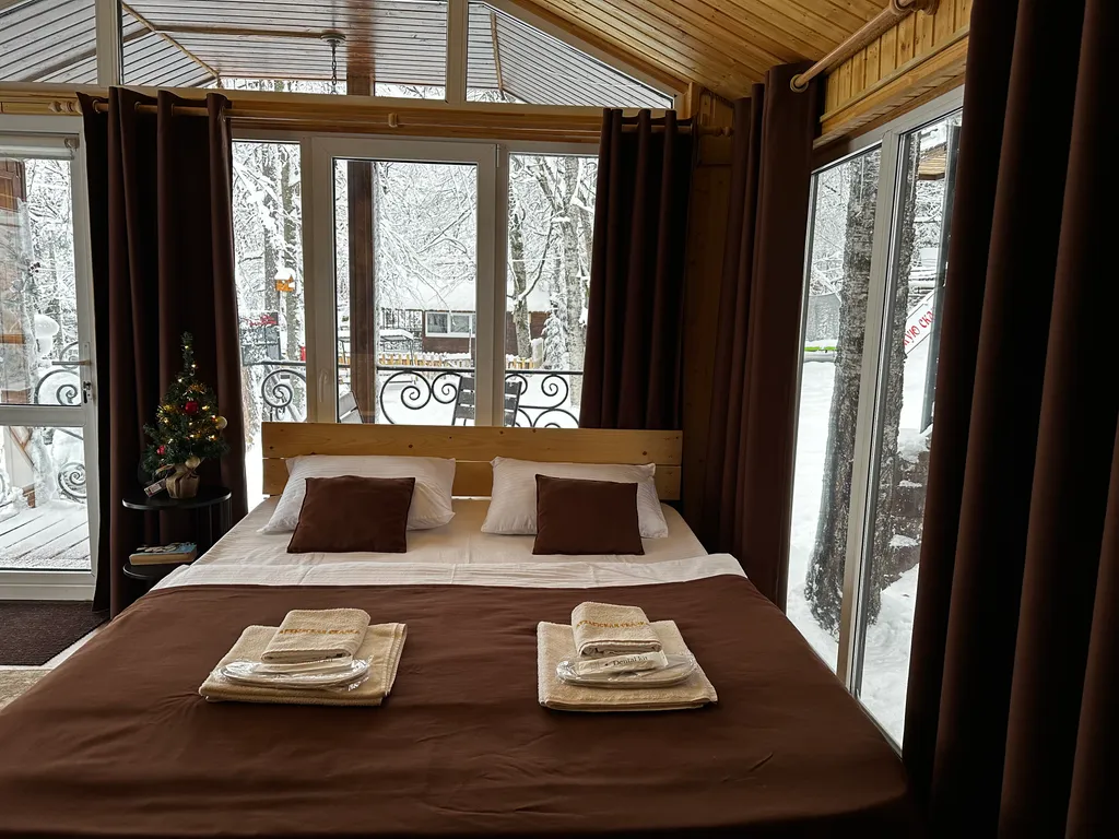 Уютный домик в чаще леса