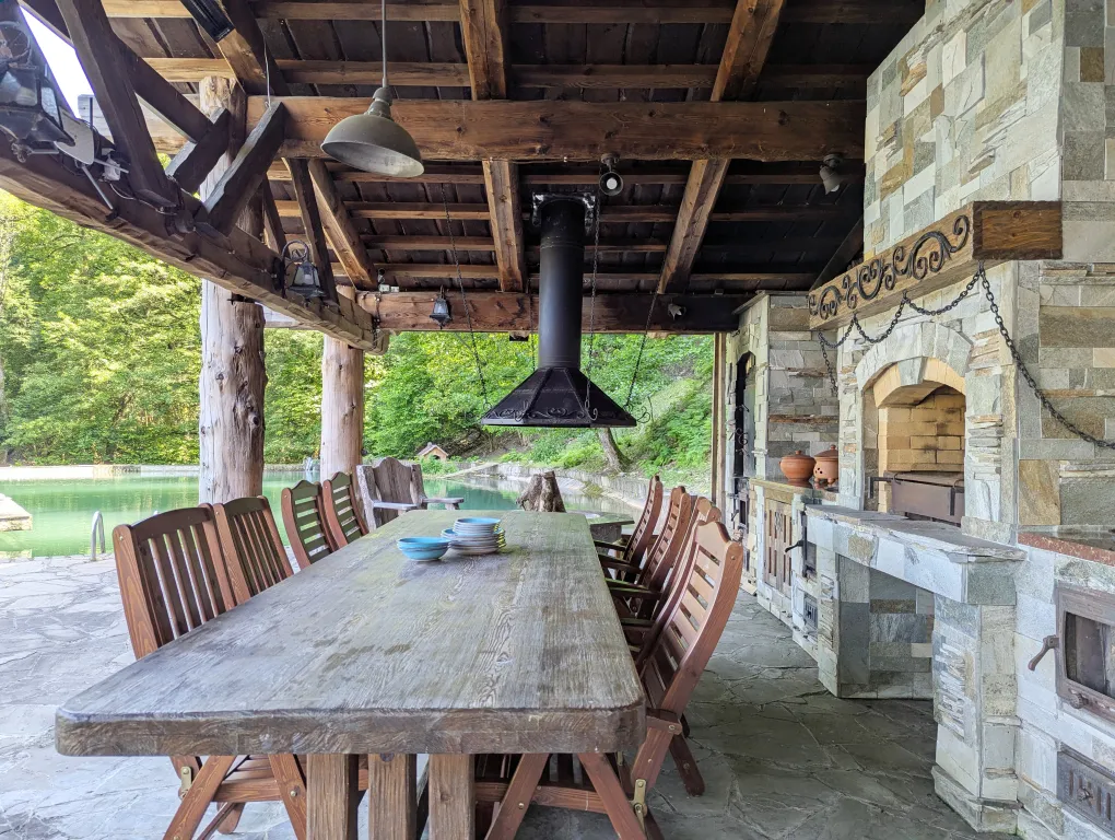 Сруб в заповедном лесу