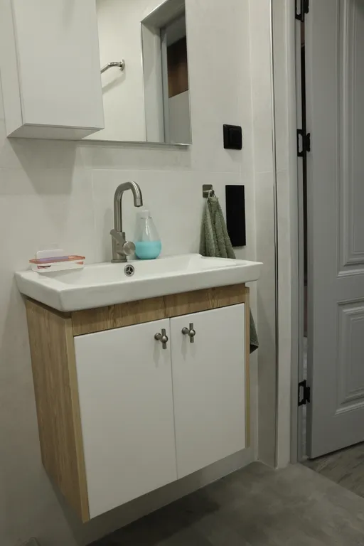 Солнечный 2-комнатный лофт с балконом у Французского университета