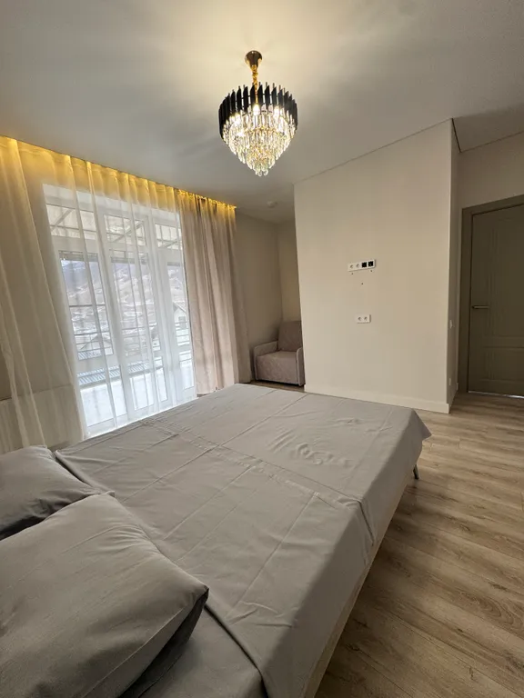 Большой загородный дом с бассейном, баней и рекой