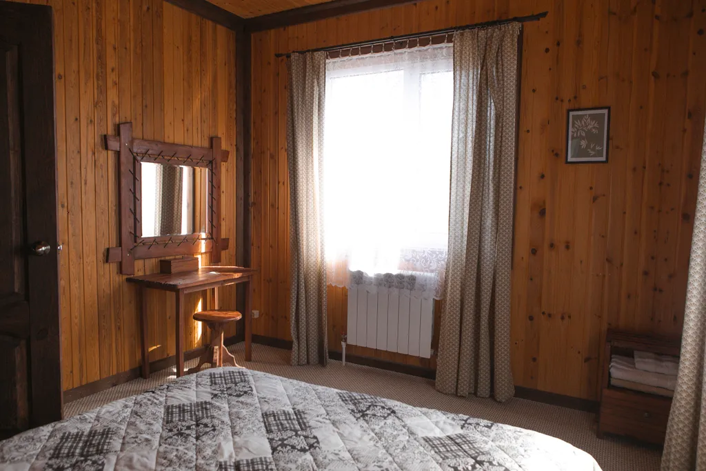 Двухэтажный дом для отдыха на природе с баней