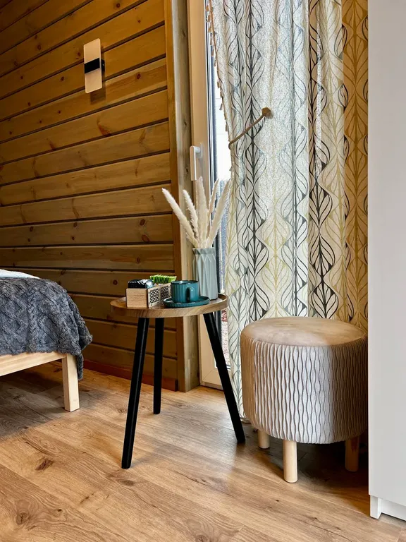 Уютный домик Karhumökki в окружении соснового леса и озер, у Игоры