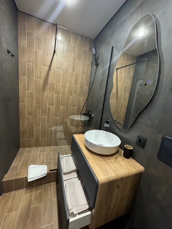 Уютная студия в элитном районе города, на берегу реки Волга